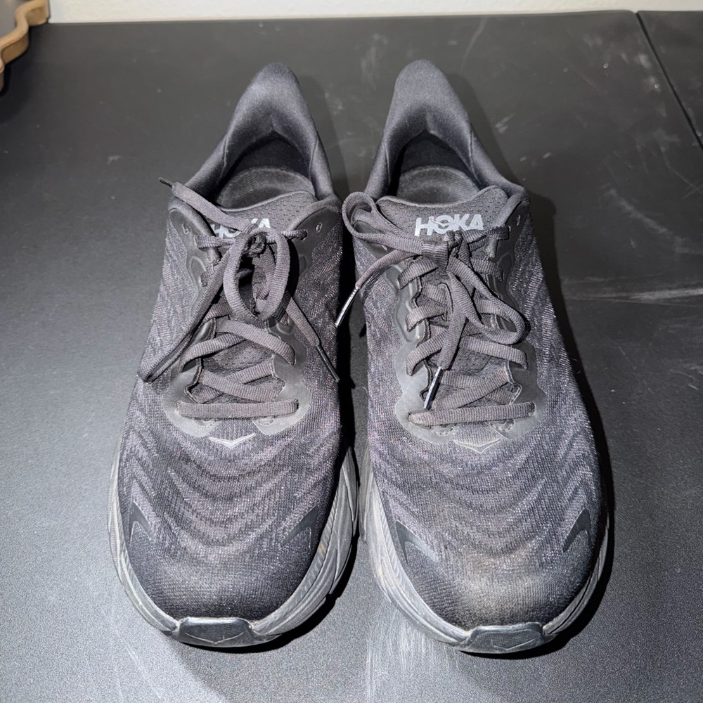 HOKA Arahi 6 Black Running Shoes - Picture 3 of 6